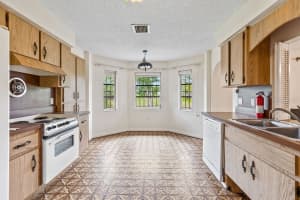 670 IRIS DRIVE, ORANGE CITY, FL 32763 Sold 11/19/24