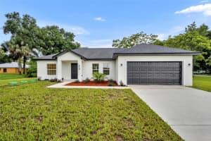 210 E Baxter St, DE LEON SPRINGS