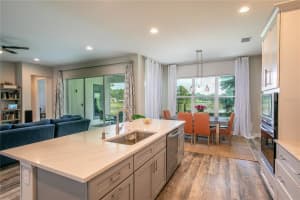 16935 LAKEVIEW AVENUE, UMATILLA, FL 32784 Sold 01/14/25