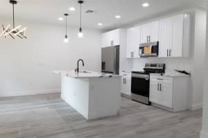 434 WALTS AVENUE, DELAND, FL 32720 Sold 02/21/25