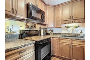 29 FAIRWAY COURT, DELAND, FL 32724 Sold 04/17/25