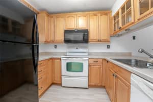 100 KENTUCKY AVENUE, DELAND, FL 32724 Sold 07/21/25