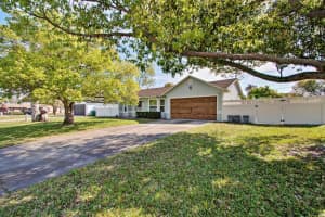 1533 Legend Ct, DELTONA