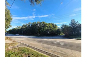 E NEW YORK AVE, DELAND, FL 32724 - MLS#MFRV4941697