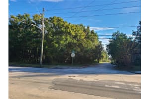 E NEW YORK AVE, DELAND, FL 32724 - MLS#MFRV4941697