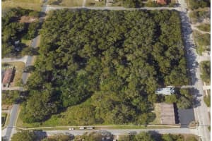 E NEW YORK AVE, DELAND, FL 32724 - MLS#MFRV4941697