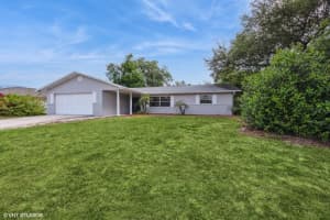 810 Sylvia Dr, DELTONA