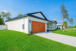 2464 NEWMARK DR, DELTONA, FL 32738 - MLS#MFRV4943647
