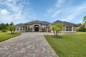 245 Saxon Blvd, DELTONA