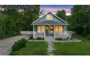 614 W University Ave, DELAND