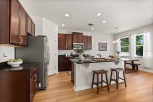 911 GLAZEBROOK LOOP, ORANGE CITY, FL 32763 Sold 10/08/25