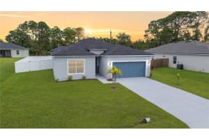 535 Giovanni Rd Nw, PALM BAY