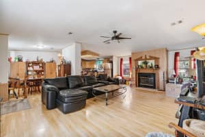 810 PLUM NEARLY LANE, LADY LAKE, FL 32159 - MLS#MFRV4944246