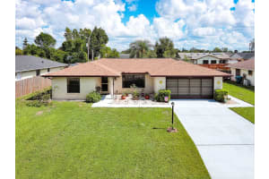 1364 Puritan St, DELTONA