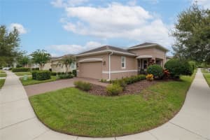 1675 Victoria Gardens Dr, DELAND