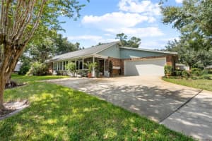 2450 S Glen Eagles Dr, DELAND