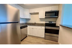 935 HALIFAX AVENUE, DAYTONA BEACH, FL 32118 - MLS#MFRV4944998