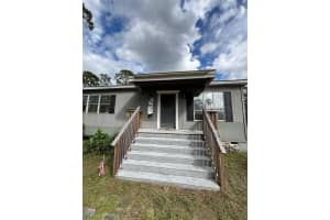 1745 East Pkwy, DELAND