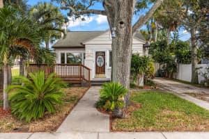 21 S Halifax Ave, DAYTONA BEACH