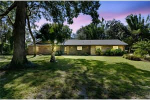 820 DE LA BOSQUE, LONGWOOD, FL 32779 - MLS#MFRV4945590