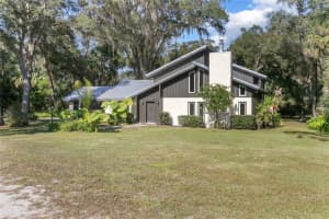 5735 FOX HOLLOW ROAD, DE LEON SPRINGS, FL 32130 - MLS#MFRV4946019