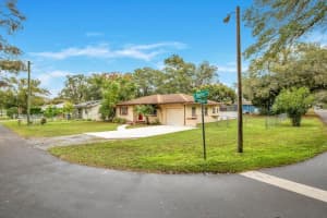 525 DEXTER AVENUE, DELAND, FL 32720 - MLS#MFRV4946149