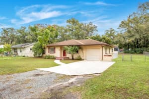 525 DEXTER AVENUE, DELAND, FL 32720 - MLS#MFRV4946149