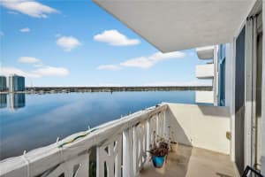 935 HALIFAX AVENUE, DAYTONA BEACH, FL 32118 - MLS#MFRV4947123