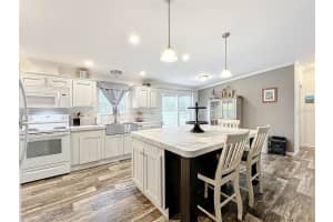 32600 Red Oak Dr Eustis, FL 32736 - Off Market