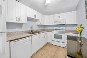 2711 HALIFAX AVENUE, DAYTONA BEACH, FL 32118 - MLS#MFRV4947236