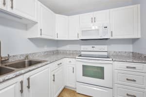 2711 HALIFAX AVENUE, DAYTONA BEACH, FL 32118 - MLS#MFRV4947236