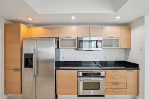 231 RIVERSIDE DRIVE, DAYTONA BEACH, FL 32117 - MLS#MFRV4947788