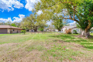 27727 LOIS DRIVE, TAVARES, FL 32778 - MLS#MFRV4947831