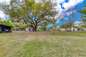 27727 LOIS DRIVE, TAVARES, FL 32778 - MLS#MFRV4947831