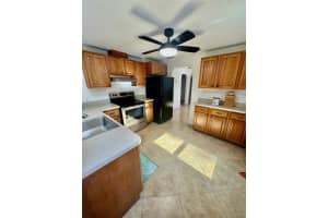 910 FRENCH AVENUE, ORANGE CITY, FL 32763 - MLS#MFRV4948830