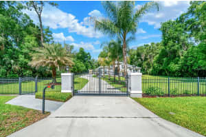 4040 GRAND AVENUE, DELAND, FL 32720 - MLS#MFRV4948968