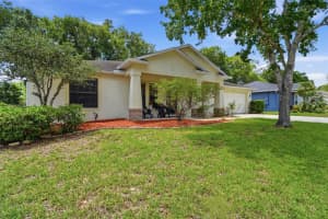 812 BENTON LAKE DRIVE, DELAND, FL 32724 - MLS#MFRV4949126