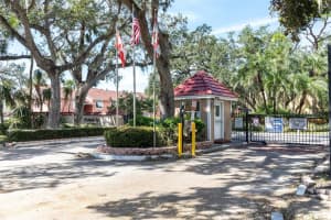 4105 38TH AVE S #D, ST PETERSBURG, FL 33711 Sold 12/10/22