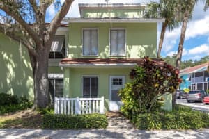 4105 38TH AVE S #D, ST PETERSBURG, FL 33711 Sold 12/10/22