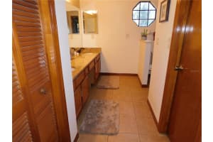 5897 SHADY BROOK WAY, SARASOTA, FL 34243 Sold 09/19/23