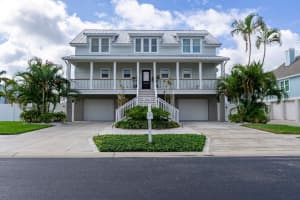 5942 BAYVIEW CIRCLE, GULFPORT, FL 33707 Sold 03/01/24