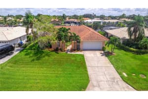 2044 MONTANA AVENUE, SAINT PETERSBURG, FL 33703 - MLS#MFRW7867812