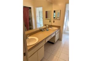 4804 FOXSHIRE CIRCLE, TAMPA, FL 33624 Sold 11/07/24