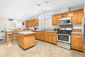 8420 FANTASIA PARK WAY, RIVERVIEW, FL 33578 Sold 04/18/25
