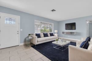 686 MANOR DRIVE, DUNEDIN, FL 34698 Sold 06/20/25