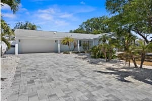 10001 YACHT CLUB DRIVE, TREASURE ISLAND, FL 33706 - MLS#MFRW7874636