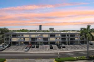 250 Layne Blvd #113, HALLANDALE BEACH