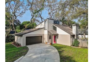 10910 WINTER OAK PLACE, TAMPA, FL 33618 Sold 08/13/25