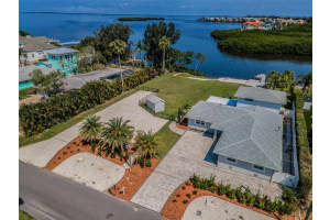 1620 Sea Breeze Dr, TARPON SPRINGS
