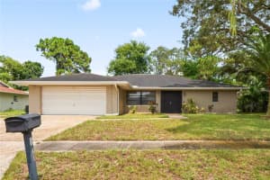 422 Treasure Dr, TARPON SPRINGS